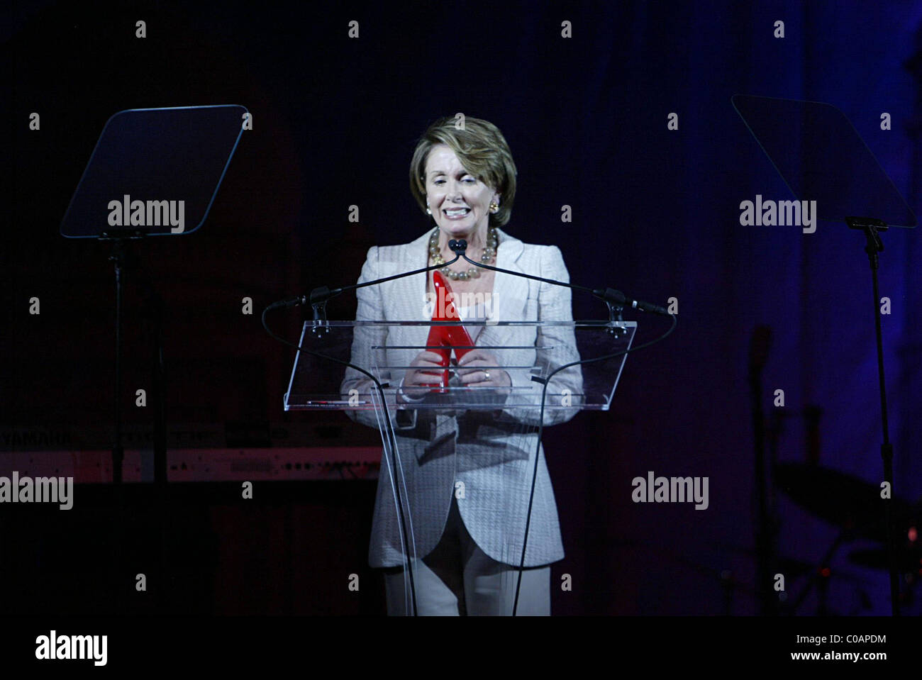 Nancy Pelosi, Sprecher des Hauses, auf der Bühne bei der 2007 Jugend Aids Gala "Faces of India' im The Ritz Carlton, Tysons Corner Stockfoto