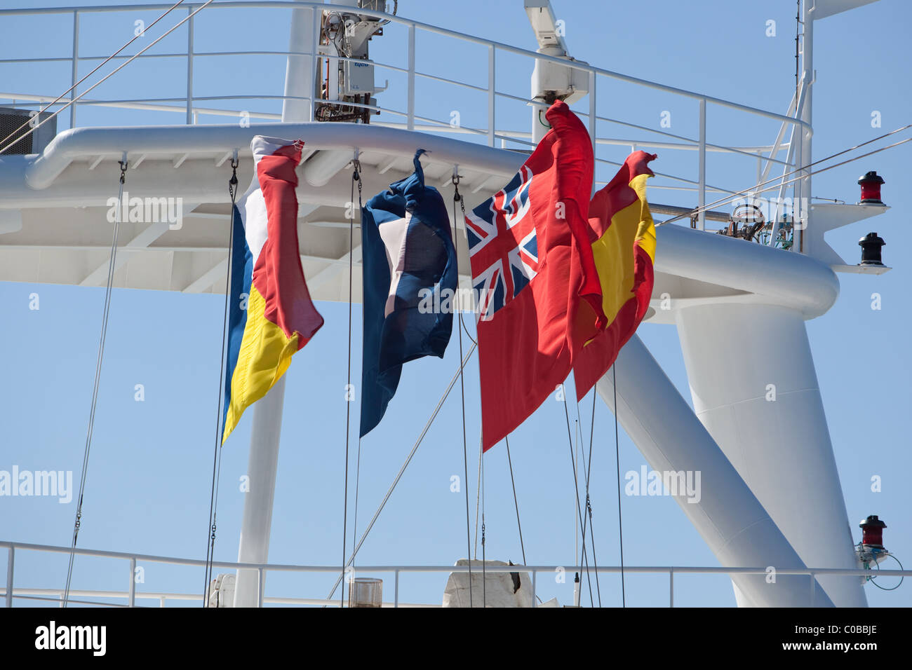 Schiffe-Fahnen im wind Stockfoto