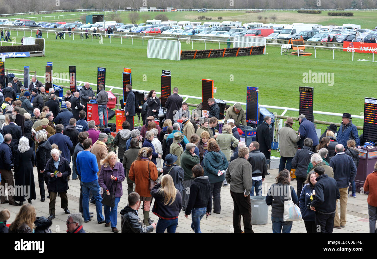 Wetten bei einer UK national Hunt Pferderennbahn, Fakenham. Stockfoto