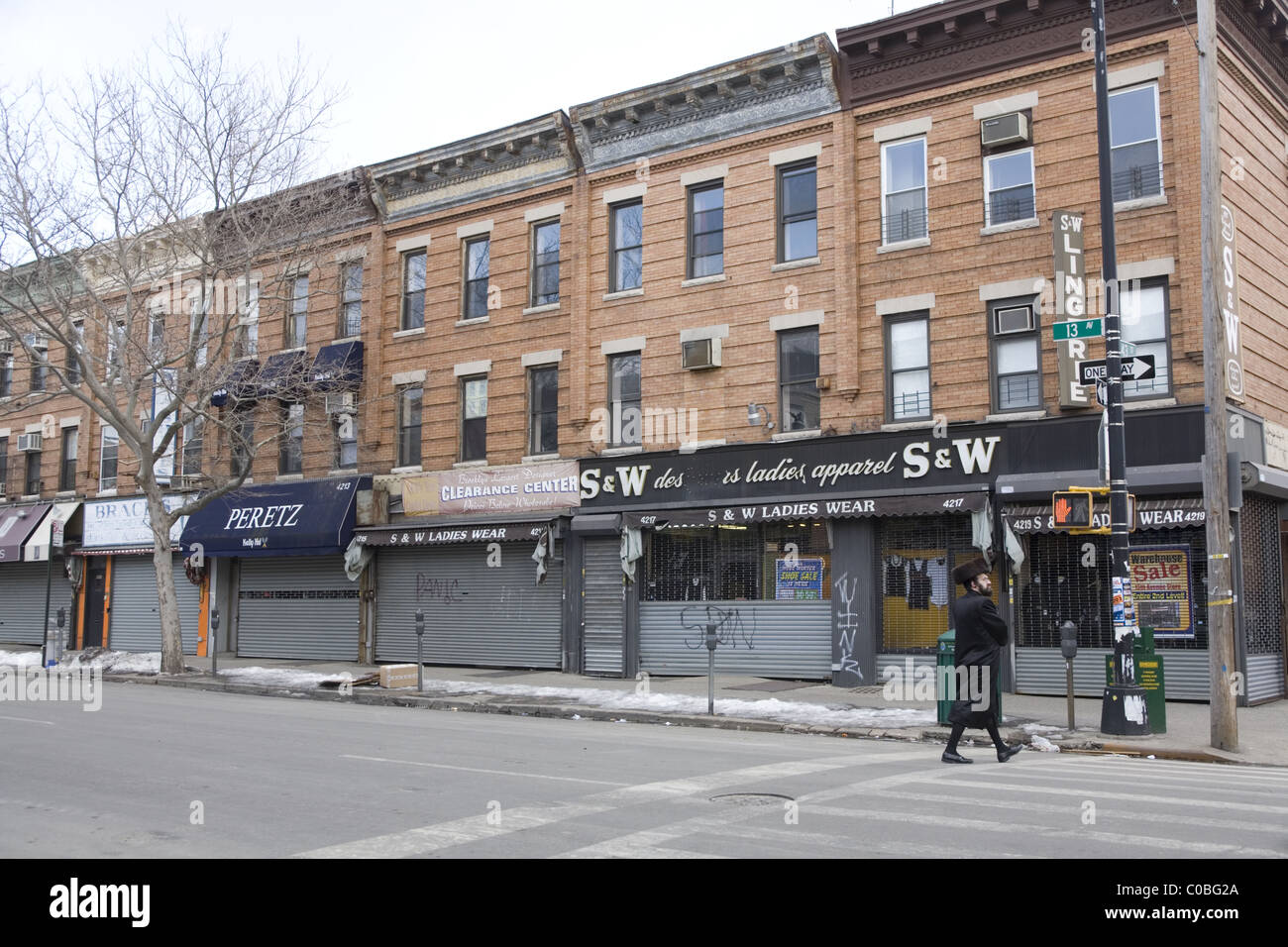 Geschäftsstraßen im Abschnitt in der Regel geschäftigen Borough Park von Brooklyn sind virtuelle Geisterstädte während der jüdische Sabbat. Stockfoto