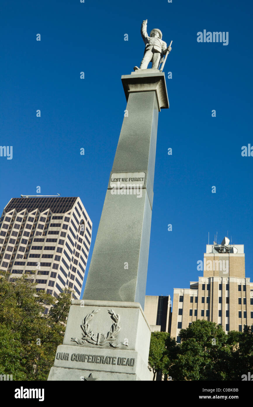 Eine konföderierte Soldaten stehen auf einem Sockel an einem Denkmal des amerikanischen Bürgerkriegs in San Antonio Texas, Vereinigte Staaten Stockfoto