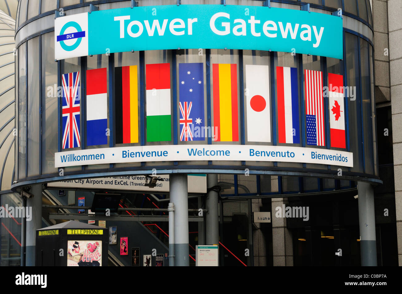 Eingang zum Turm Gateway Docklands Light Railway DLR Station Tower Hill, London, England, Vereinigtes Königreich Stockfoto
