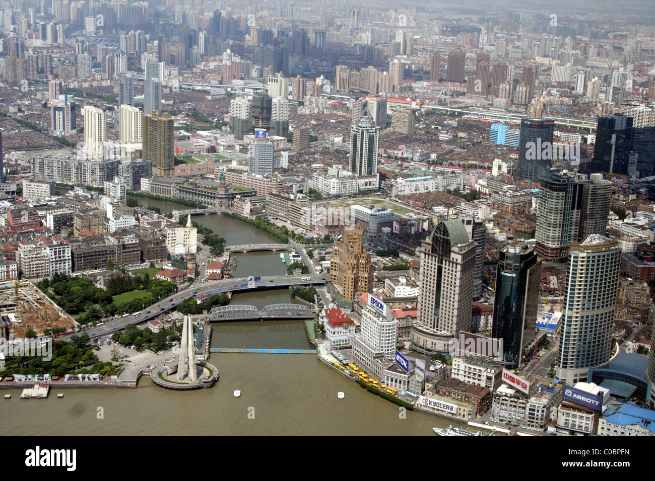 Denkmal für die Helden des Volkes liegt am Zusammenfluss von Suzhou Creek und den Fluss Huangpu, Shanghai, China Stockfoto