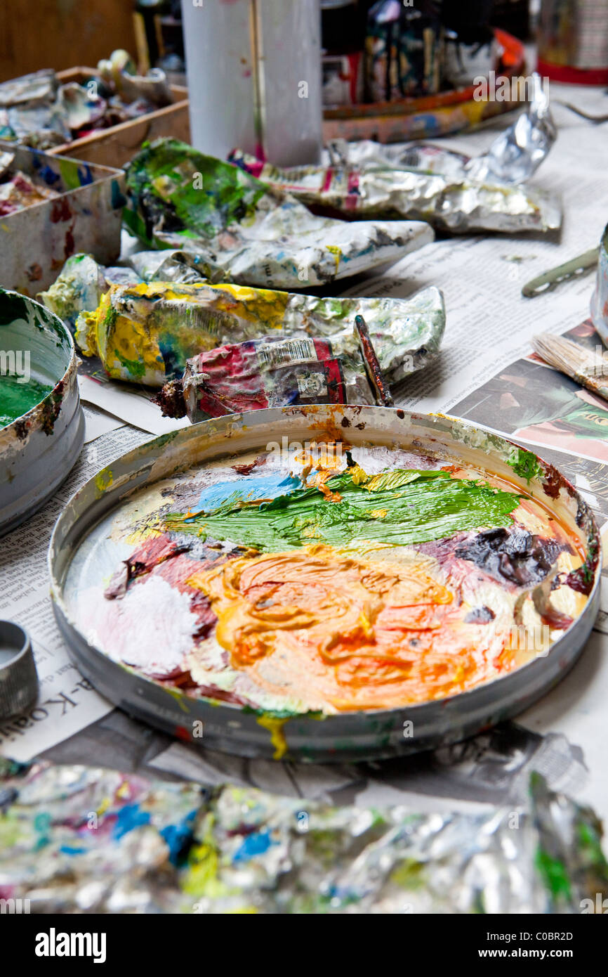 Nahaufnahme der bunten Palette des Künstlers Stockfoto