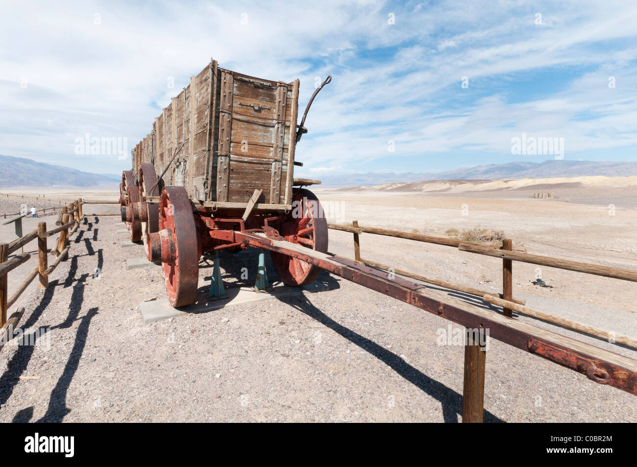 Massive Wagen, gezogen von einem 20 Mule Team transportiert Borax aus der Harmonie-Werken an die Eisenbahn, Death Valley, USA Stockfoto