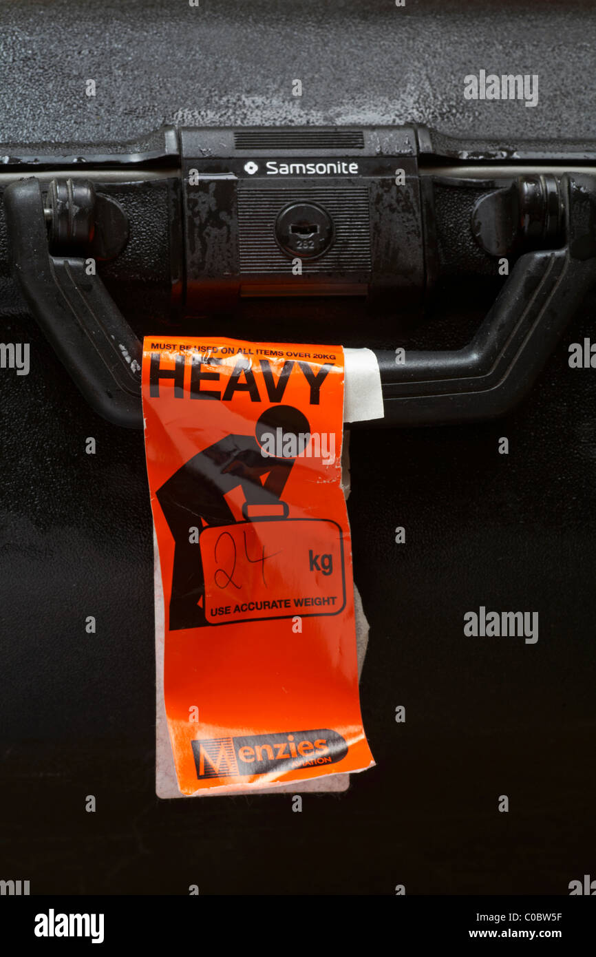 Samsonite schwarzen Koffer mit schweren label Stockfoto