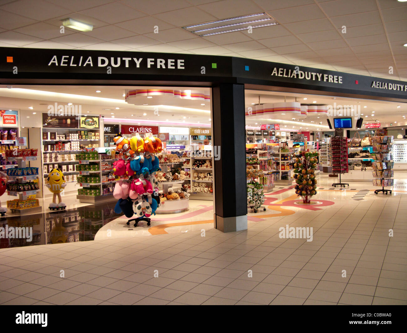 Aelia Duty-Free-Shop in Nordirland Belfast International Airport Stockfoto