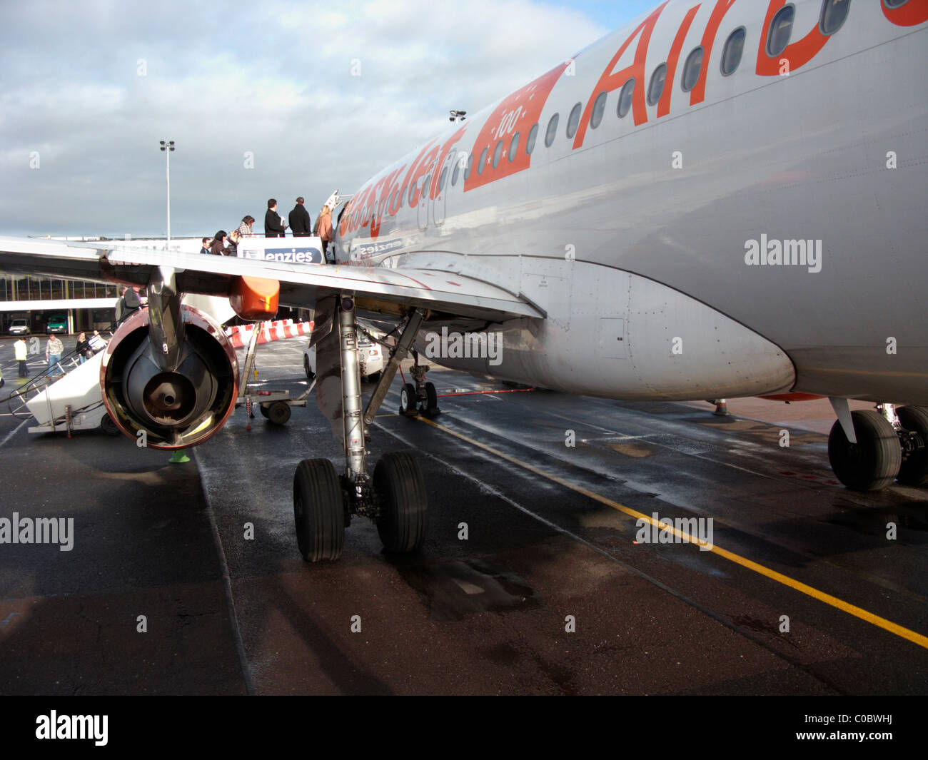 Easyjet a319 Airbus-Flugzeuge am Belfast International Airport Fluggästen. Dieses Flugzeug war der 100. Easyjet airbus Stockfoto