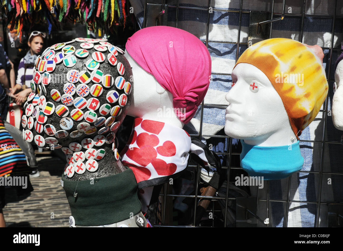 Hüte für den Verkauf auf Camden Market in London Stockfoto