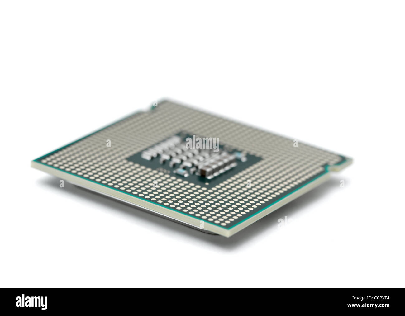 Prozessor des Computers isoliert auf weißem Hintergrund, flachen Fokus näher Rand Stockfoto