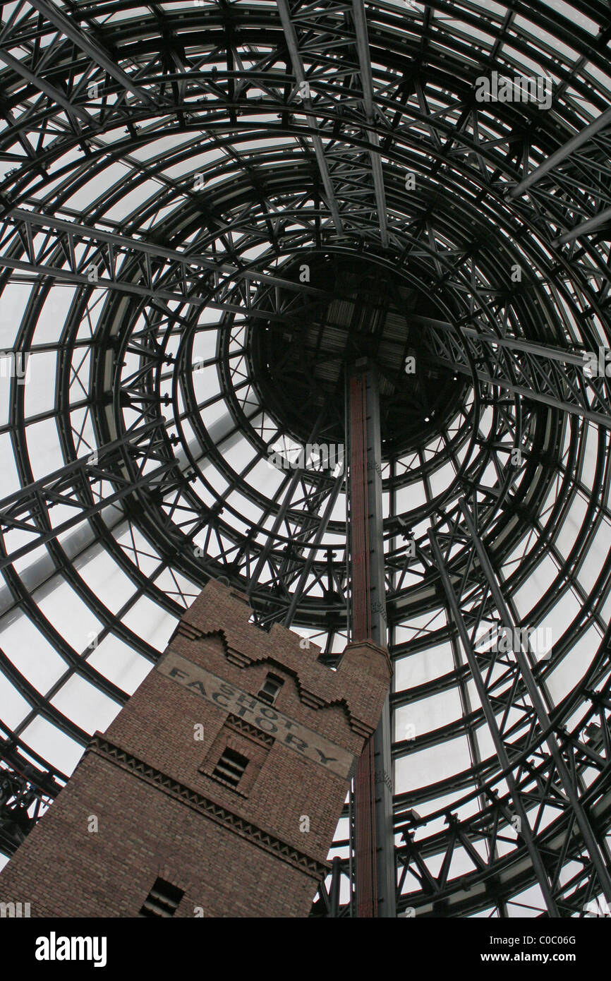 COOPS TURM IST VON MELBOURNE CENTRAL CONE UMSCHLOSSEN. VICTORIA, AUSTRALIEN. Stockfoto