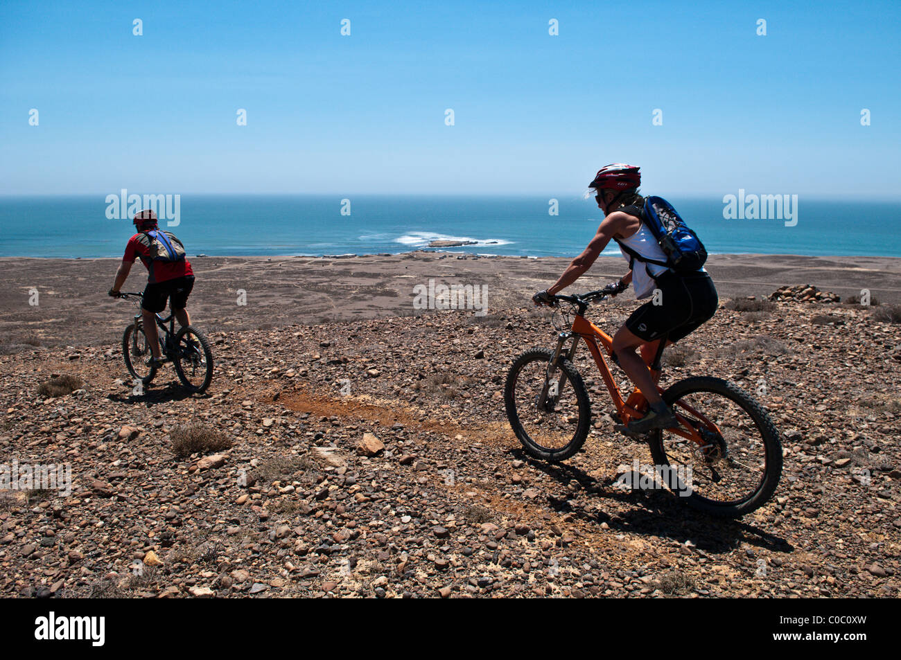 Paar Mountainbike-Touren im Punto San Carlos, Baja California, Mexiko Stockfoto