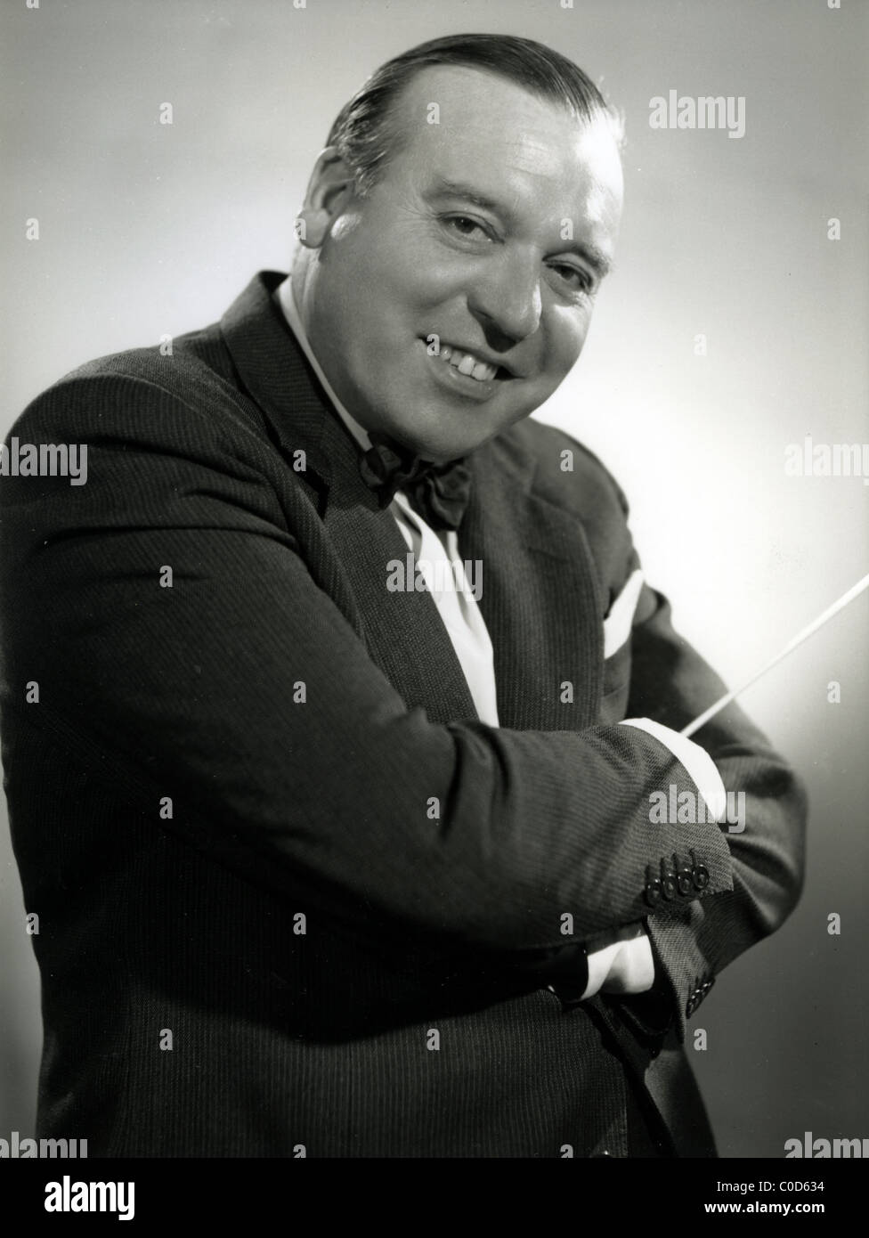 ERIC ROBINSON (19081974), britischer Dirigent und TVModeratorin. Foto