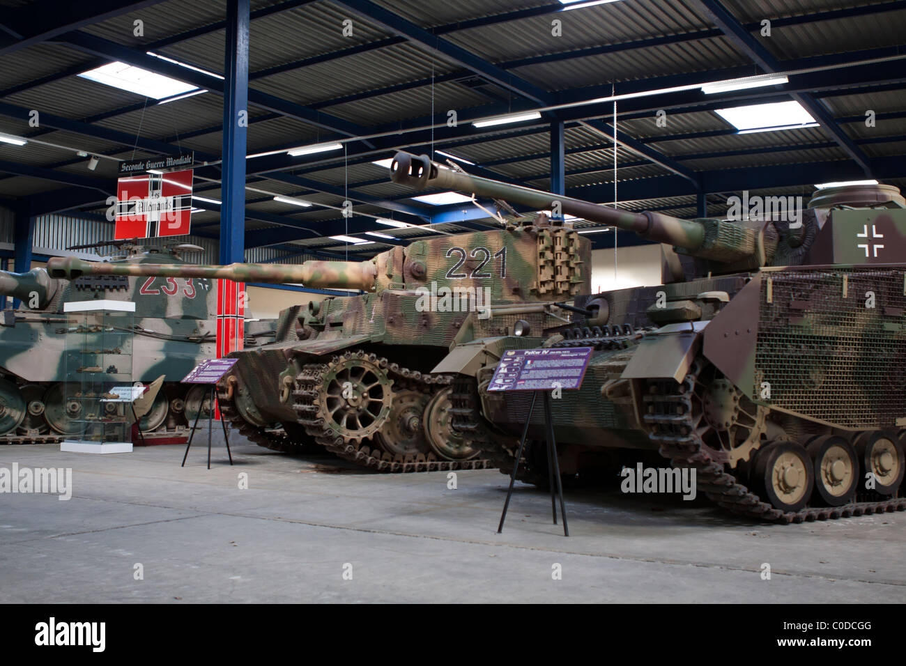 Deutsche Panzer: Panzerkampfwagen IV und Panzerkampfwagen VI Tiger II Stockfoto