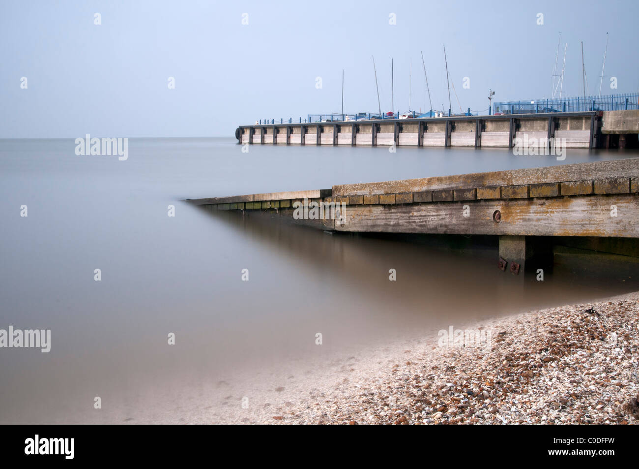 Whitstable Strand und Hafen bei hoher Flut Kent England UK Stockfoto