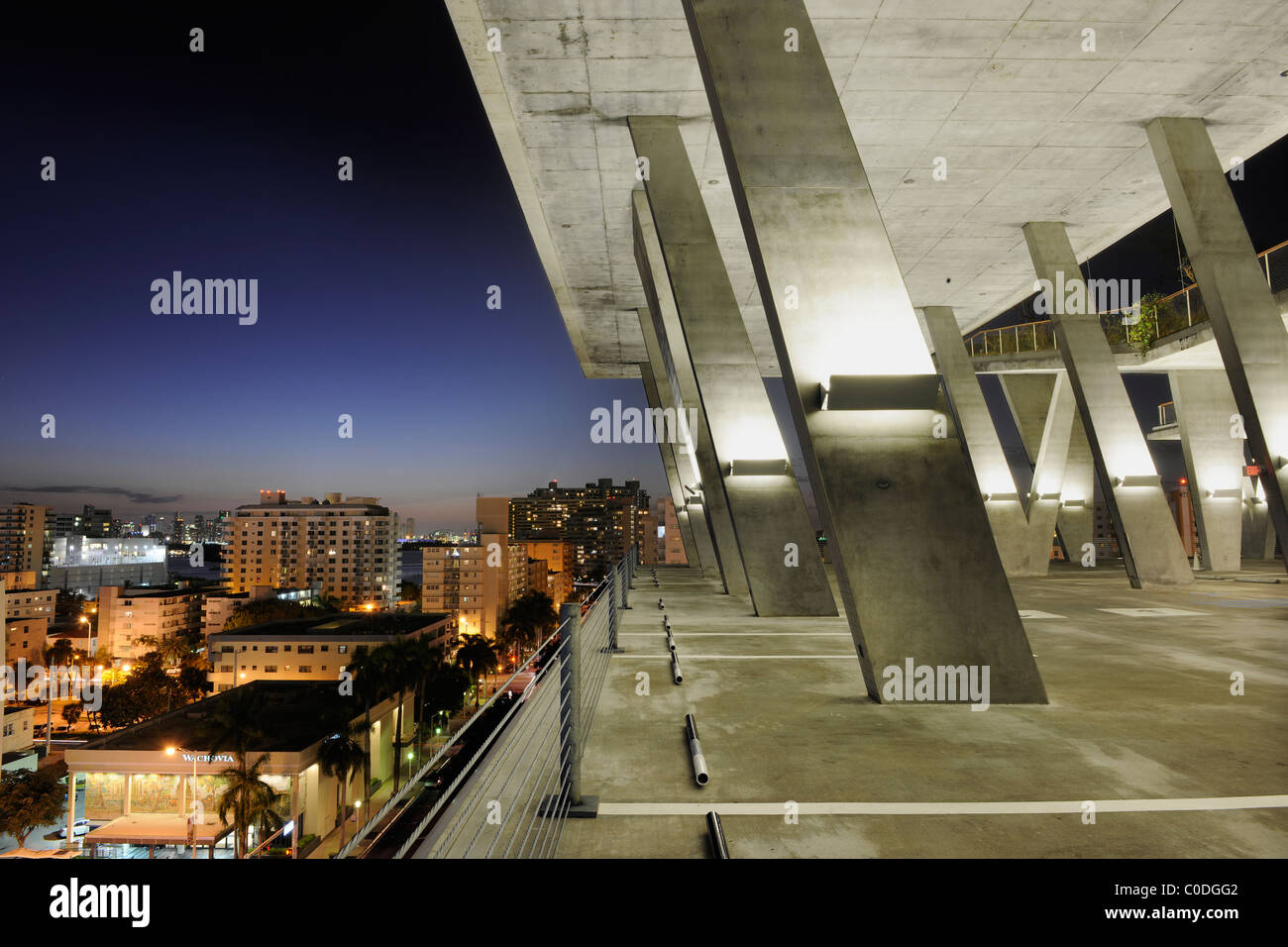 1111 Lincoln Road, Miami USA - einen Parkplatz und Mehrzweck-Raum von den Architekten Herzog und De Meuron entworfen Stockfoto