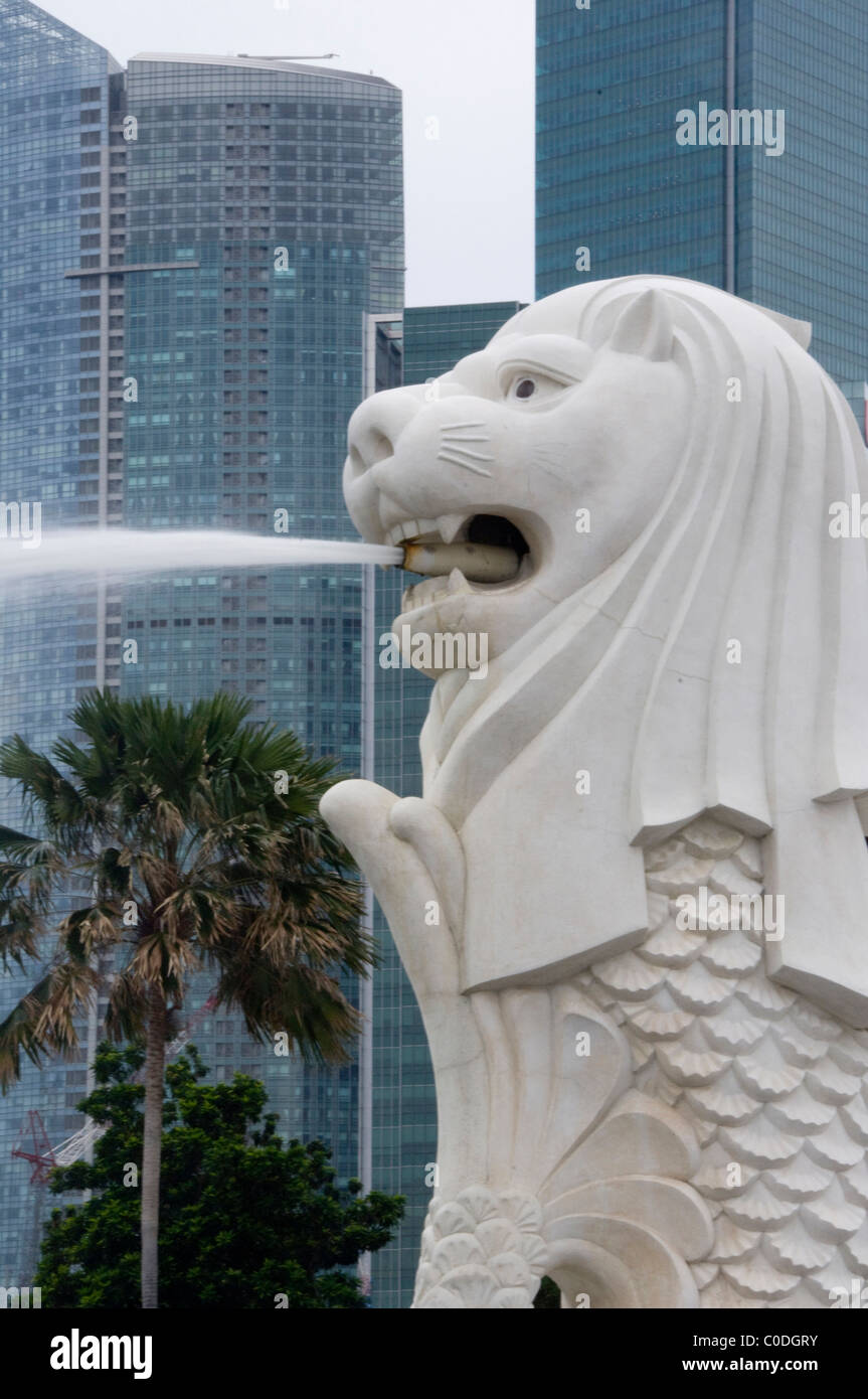 Asia, Singapur (Sanskrit für Löwenstadt). Merlion Park, Merlion (halb Löwe - halb Fisch) ist das Wahrzeichen von Singapur. Stockfoto