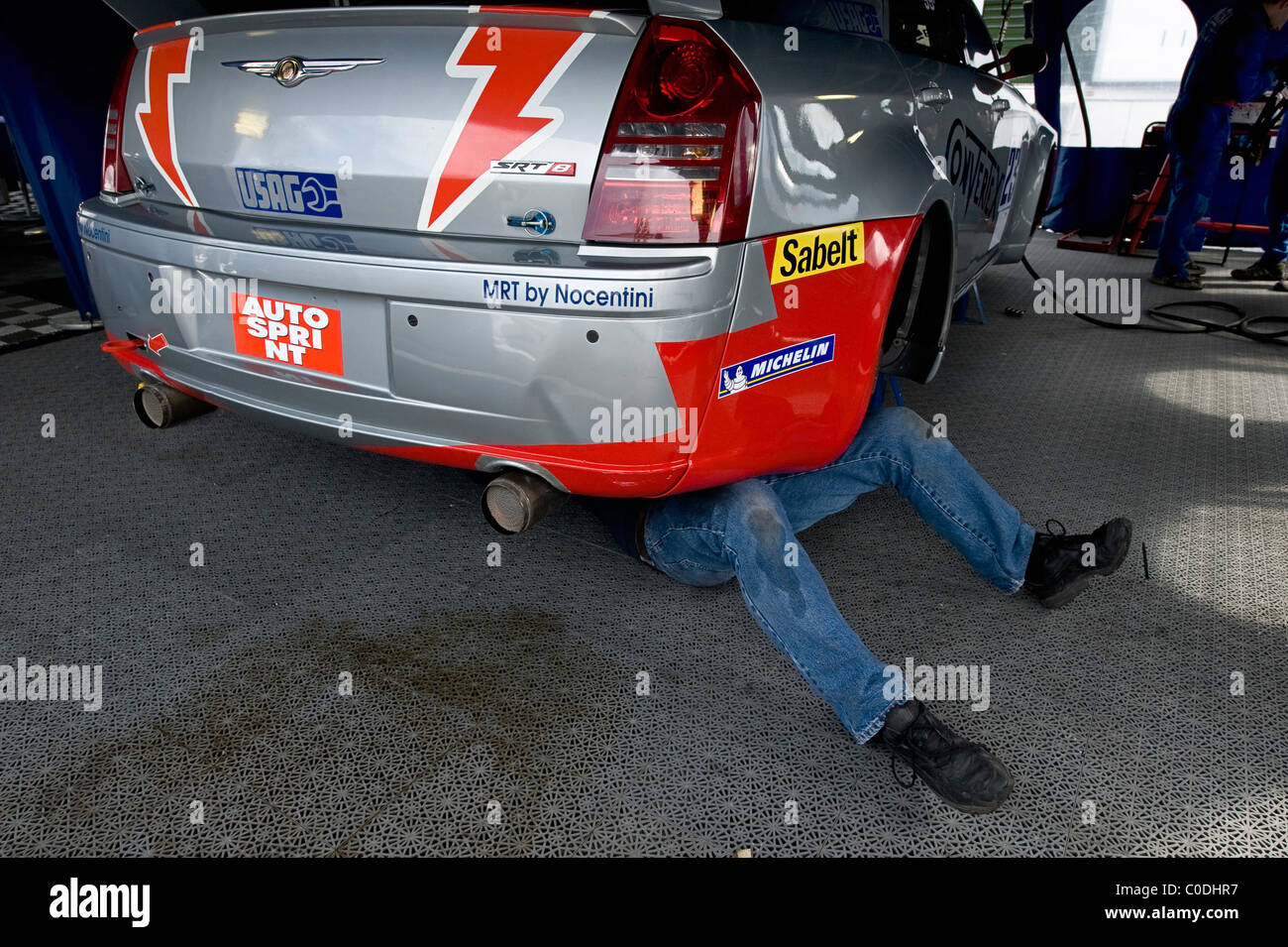 Mechaniker bei der Arbeit, Monza, Italien Stockfoto