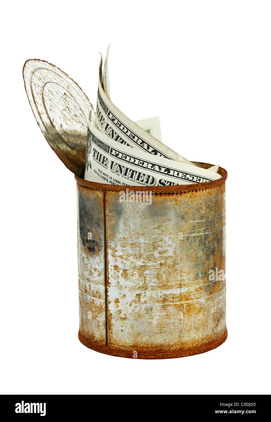 Rostigen Blechdose mit US-Dollar, die isoliert auf weißem Hintergrund Stockfoto
