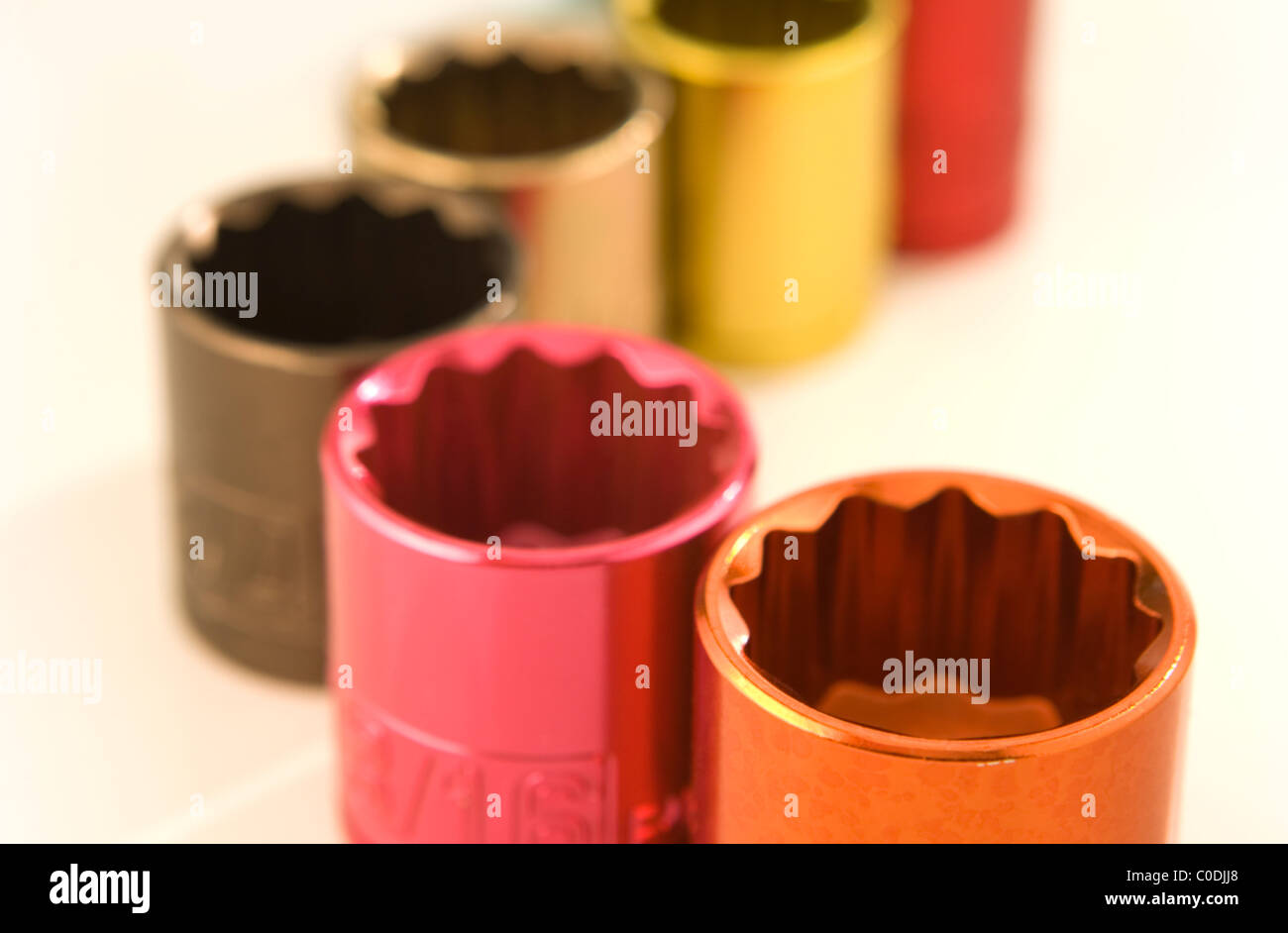 Farbige Metall Sockel aus einem Steckschlüssel-Satz Stockfoto