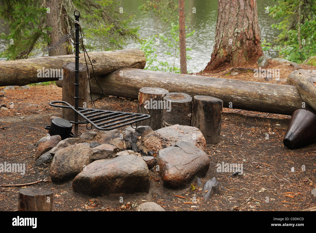Website des Waldes in der finnischen Taiga camping. Stockfoto