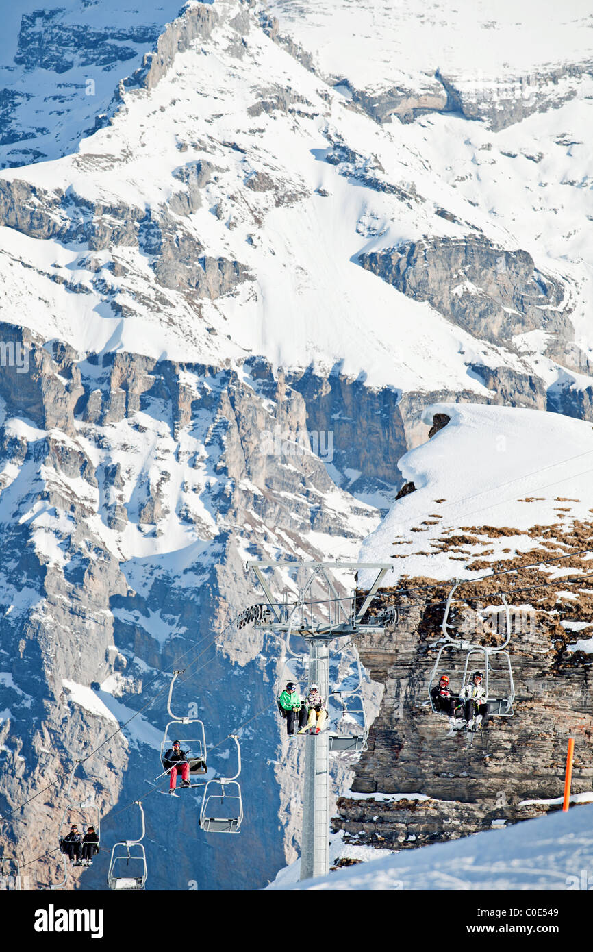 Stuhl-Skilift in Mürren Ski Region, Berner Oberland, Schweiz  Stockfotografie - Alamy