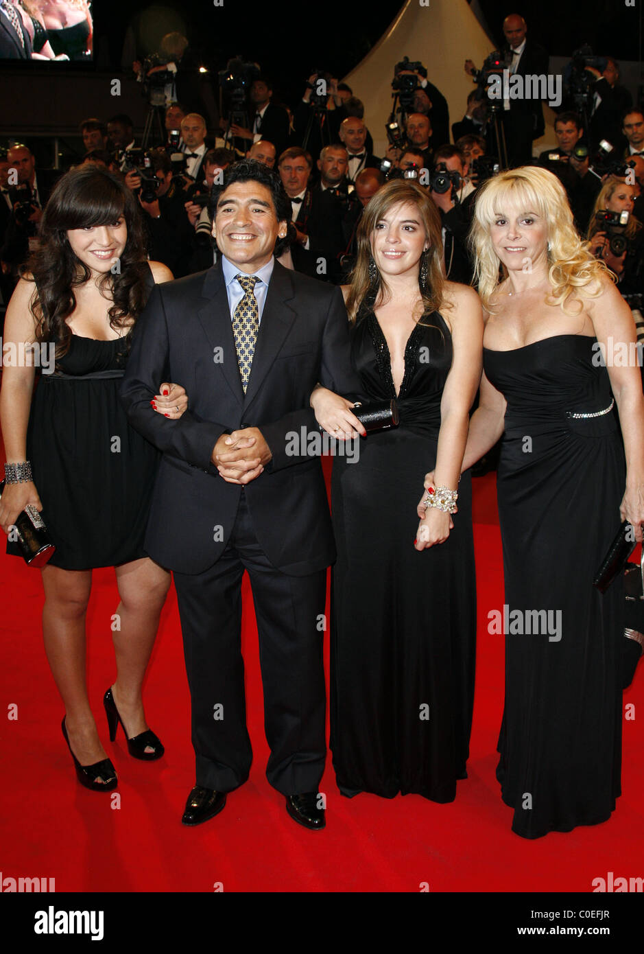 Diego Maradona und seine Familie 2008 Cannes Film Festival - Tag 8 "Maradona" - Premiere Cannes, Frankreich - 21.05.08 Stockfoto
