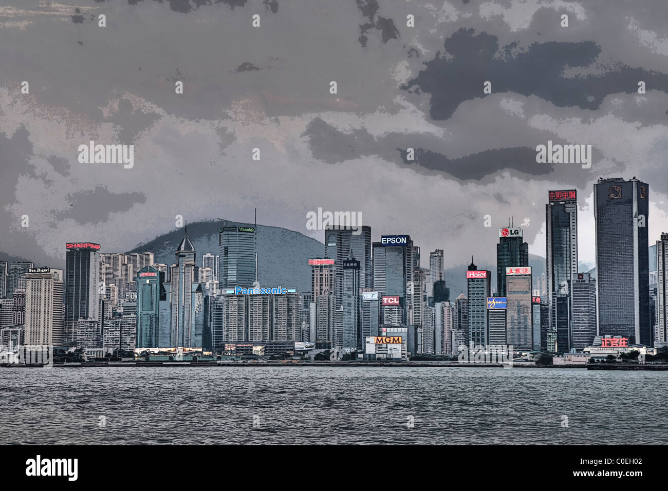 Gebäude sichtbar durch den Hafen von Hong Kong Stockfoto