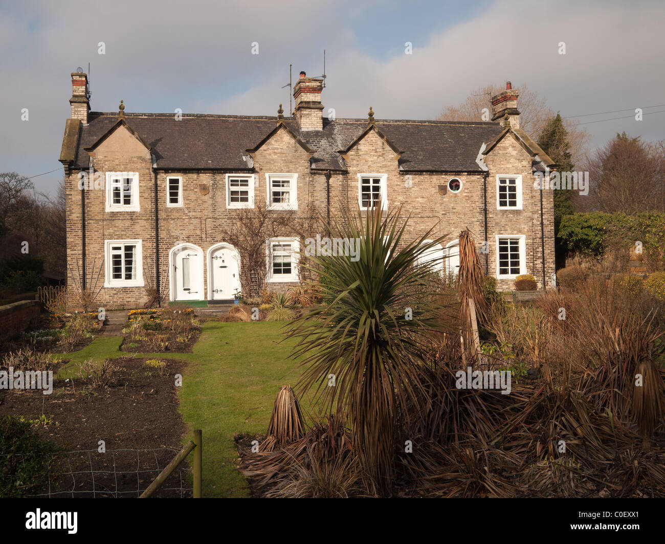Vier Eisenbahn-Cottages, entworfen von John Middleton erbaut 1847 am Bahnhof Redcar und zog nach Kirkleatham im Jahre 1861 Stockfoto