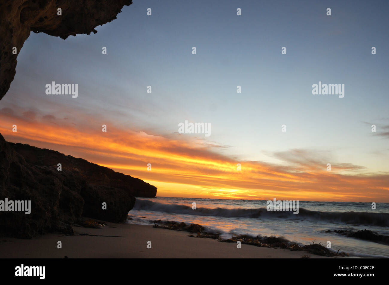 Sonnenuntergang über Boot Bucht an der Great Ocean Road in Australien Stockfoto