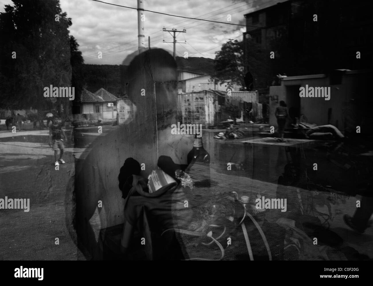 Alltag im "Osterode" Flüchtlingslager: schlechten sozialen Bedingungen. Diejenigen, die fast ausschließlich in den Flüchtlingslagern in Mitrovica Leben Stockfoto