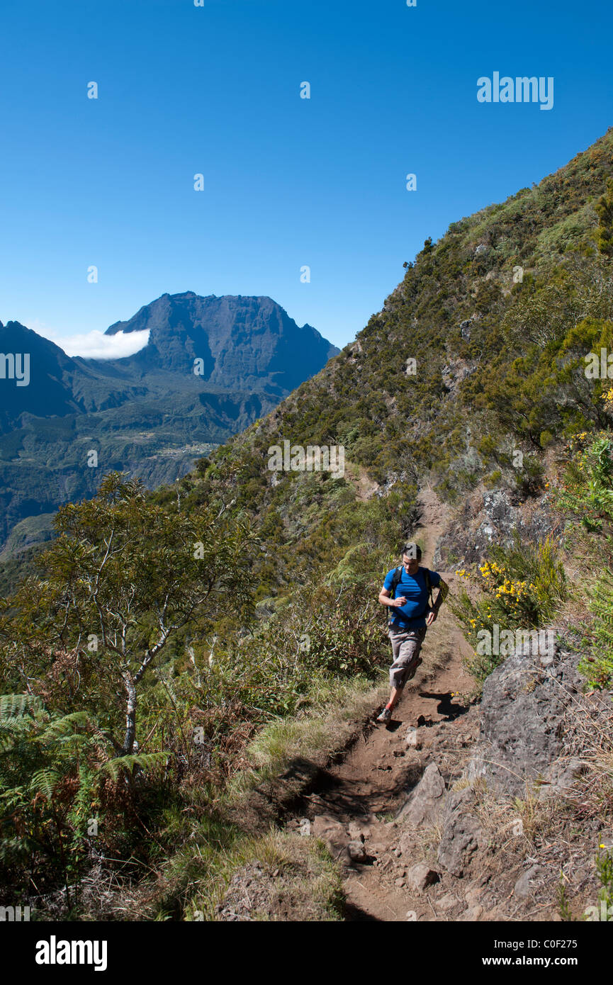 Wanderweg läuft aus dem Cirque de Mafate Maido Gipfel, Insel La Réunion. Stockfoto