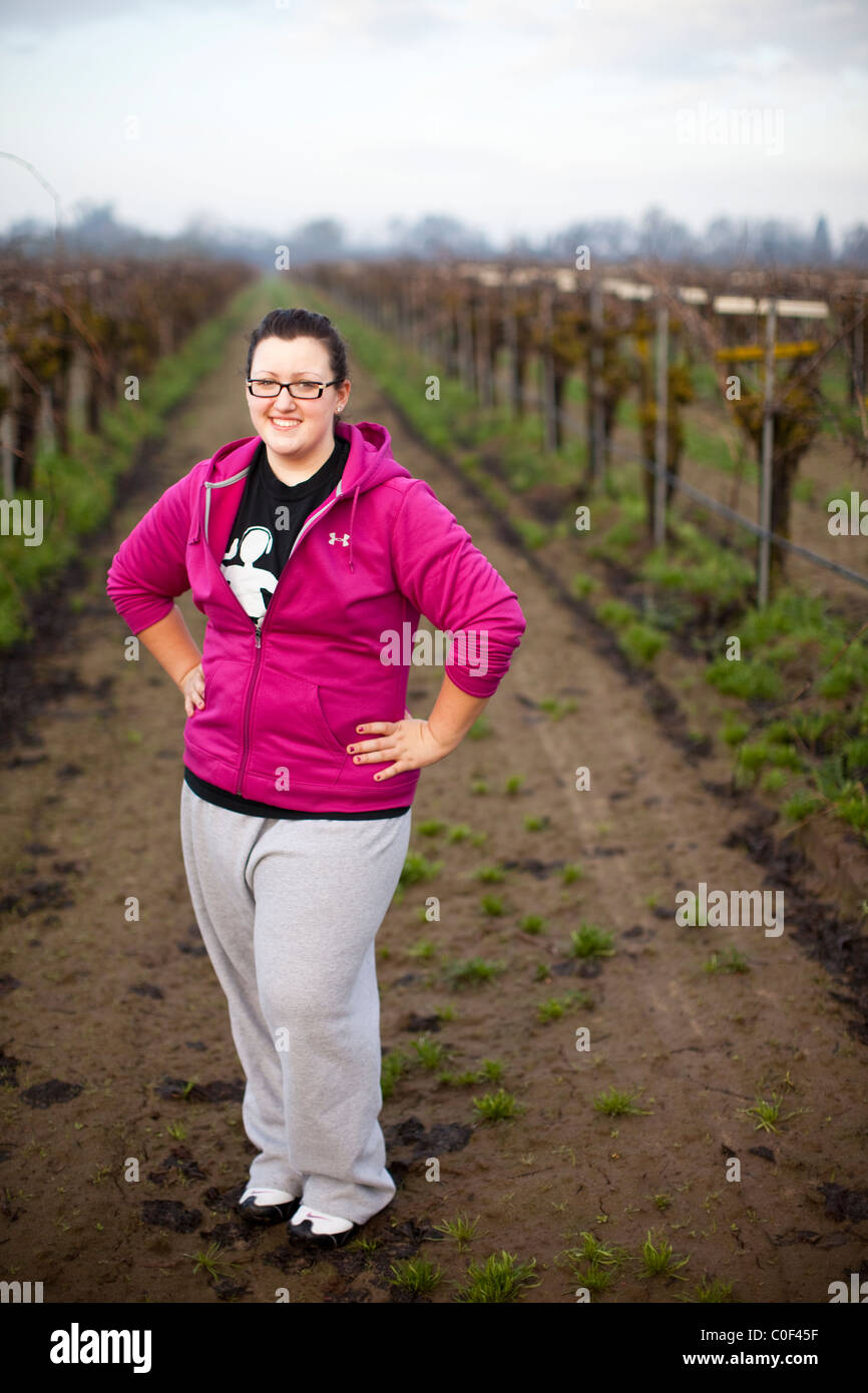 Reedley, California, Vereinigte Staaten von Amerika.  Porträt eines übergewichtigen Teenager Mädchen, das 70 lbs verloren hat. Stockfoto