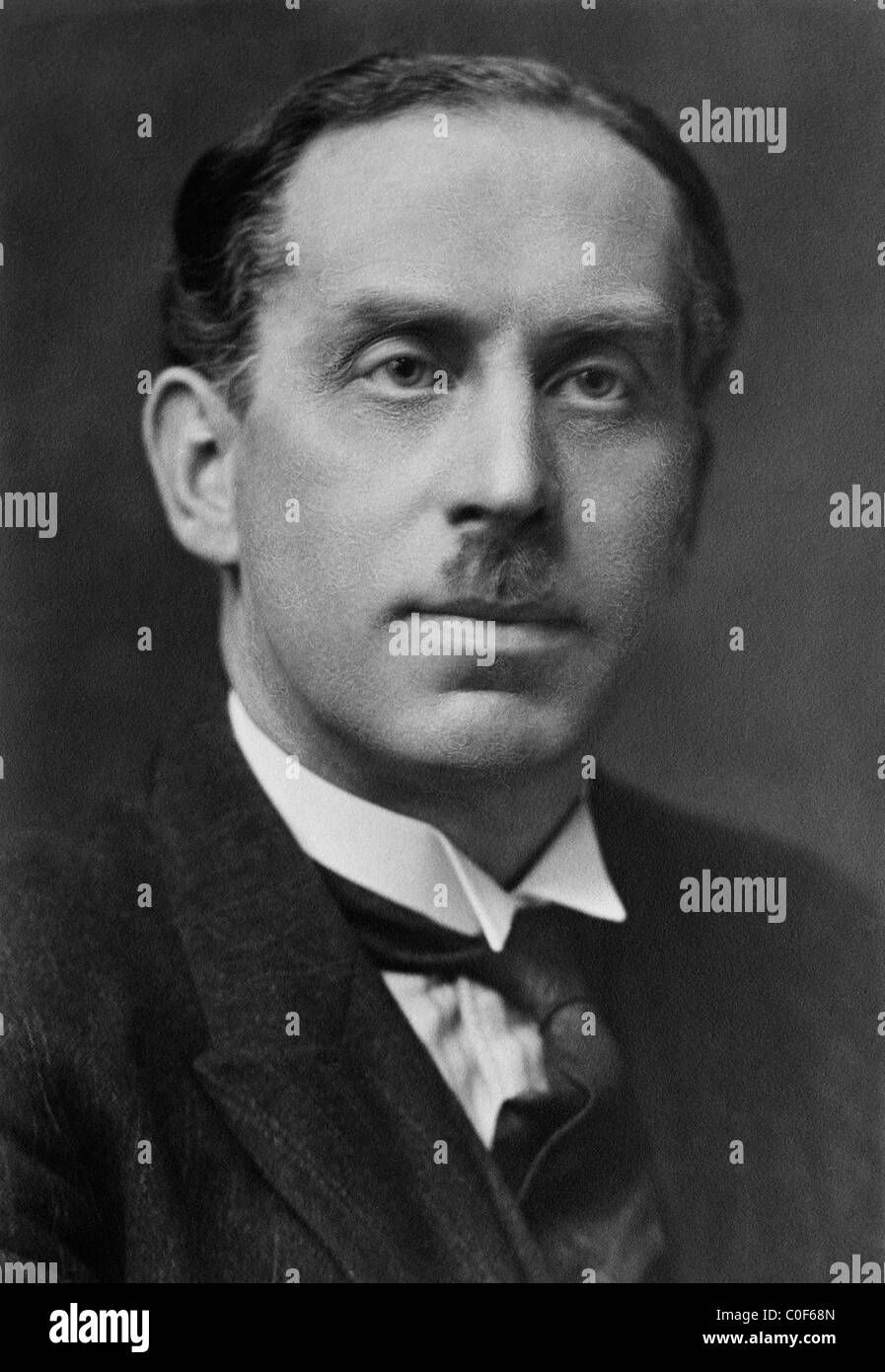 Englischer Physiker Charles Glover mit (1877-1944) - Nobelpreisträger in Physik im Jahr 1917 für seine Arbeit auf Röntgenbildern. Stockfoto