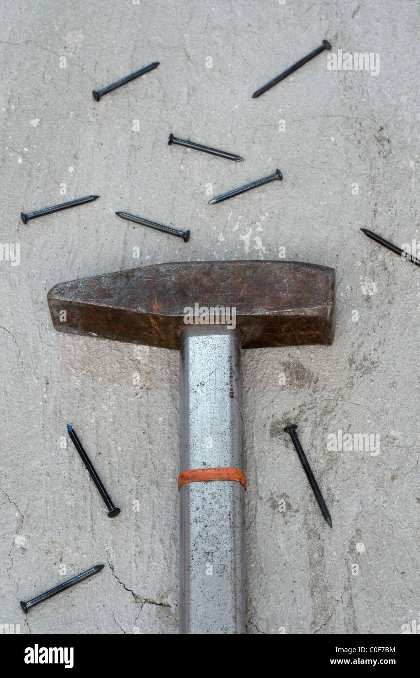 Hammer und Nägel Stockfoto
