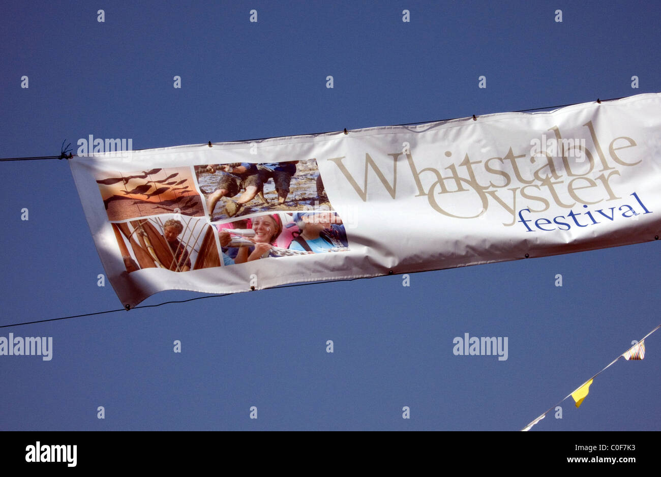 Whitstable Oyster Festival Straße banner Stockfoto
