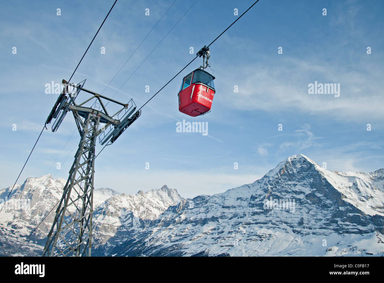 Männlichen Kabine Skilift von Grindelwald im Hintergrund die Nordwand des Eiger, Schweiz. Stockfoto