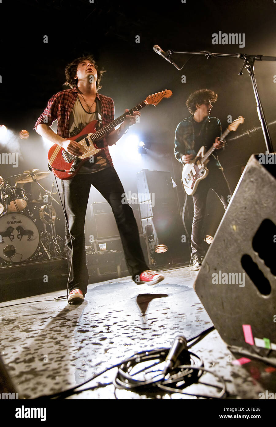 Carl Barât und Anthony Rossomando Dirty Pretty Things erklingt in Liverpool Carling Academy im Rahmen ihrer UK-Tour Stockfoto