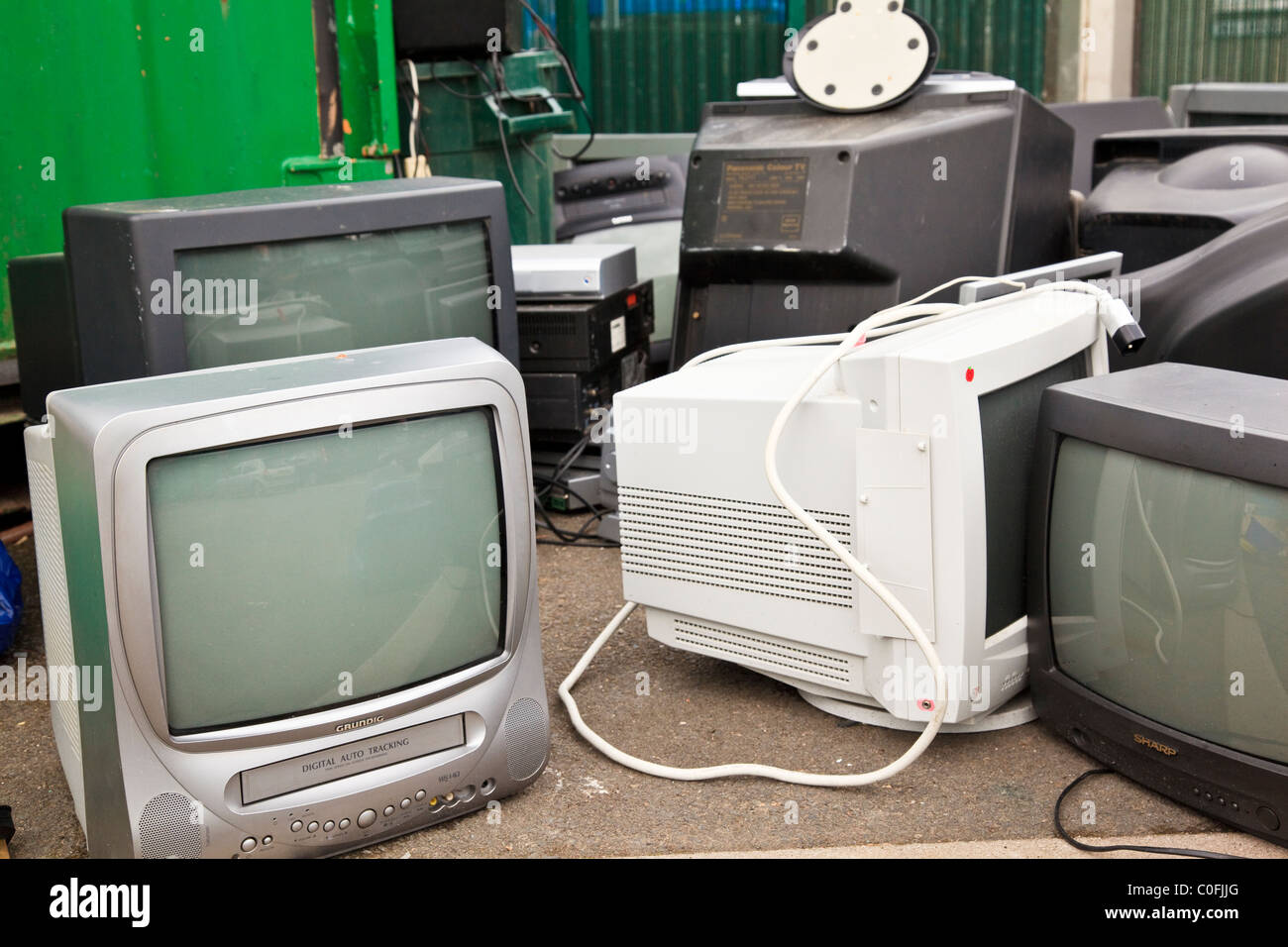 Nahaufnahme der TV -Serie im Recyclinghof Stockfoto