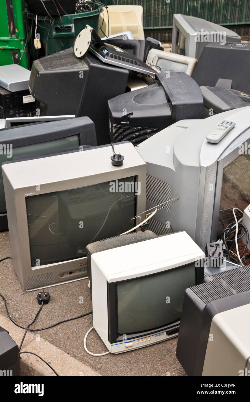Fernseher in einem Recyclingzentrum Verwertung Stockfoto