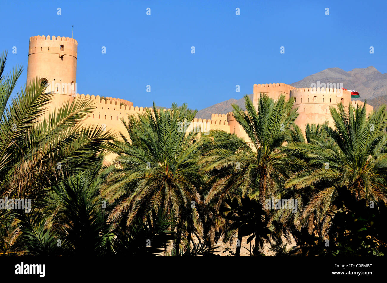 Nakhal Fort liegt am Rande des Gebirges Jebel Akhdar. Das Sultanat von Oman. Stockfoto