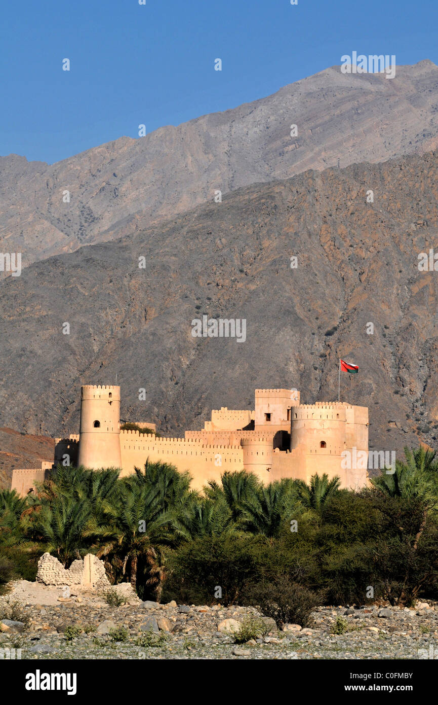 Nakhal Fort liegt am Rande des Gebirges Jebel Akhdar. Das Sultanat von Oman. Stockfoto
