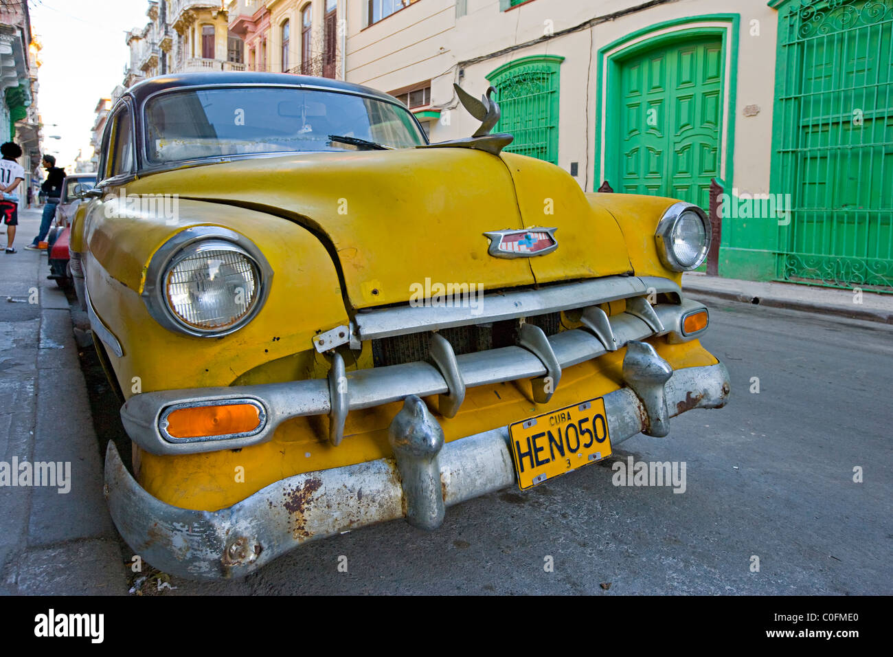 Einem alten amerikanischen 1950er Jahre Automobil in einer Straße in Havanna Kuba Stockfoto