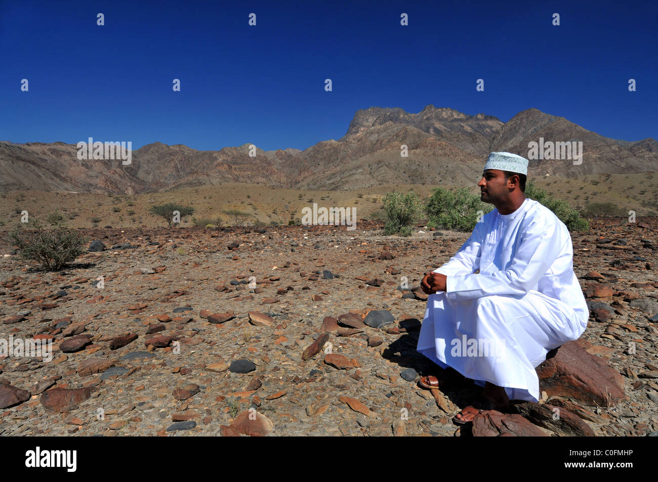 Wadi Bani Kharus, Oman mit omanischen Mann. Das Sultanat von Oman