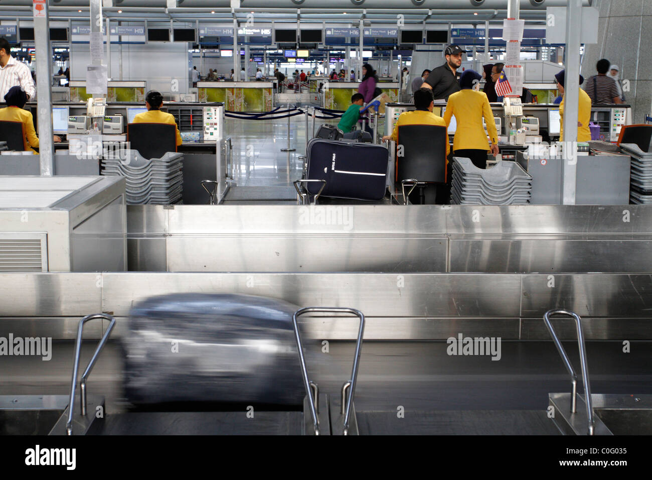 Kuala Lumpur Internationaler Flughafen Check-in Schalter - Malaysia Stockfoto