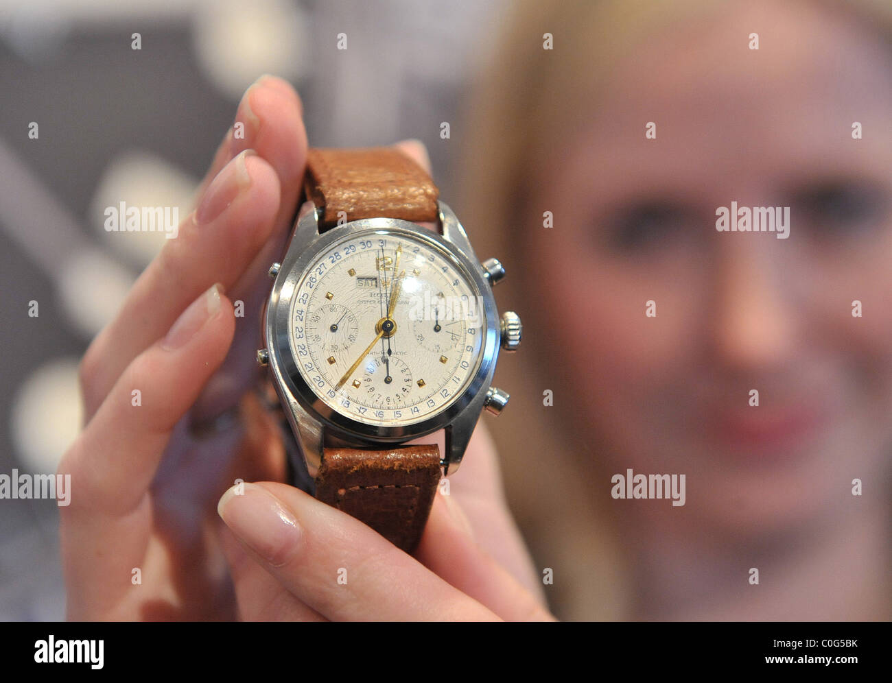 1952 Rolex dreifach Jahreskalender Chronograph geschätzte Wert ú50.000-70.000 feine Watch Auktion statt bei Bonhams am 100. Stockfoto
