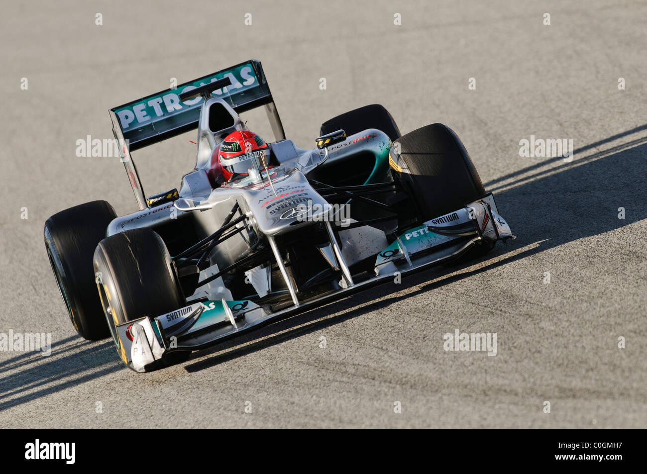 Deutsche Formel1 Rennfahrer Michael Schumacher im Mercedes GP W02 Rennwagen im Februar 2011 Stockfoto