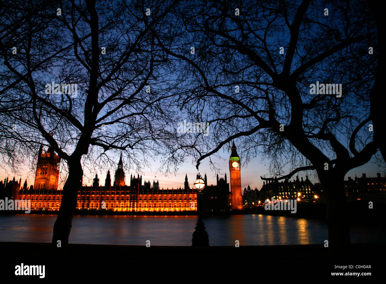 Blick über die Themse von Albert Embankment, die Häuser des Parlaments, Westminster, London, UK Stockfoto