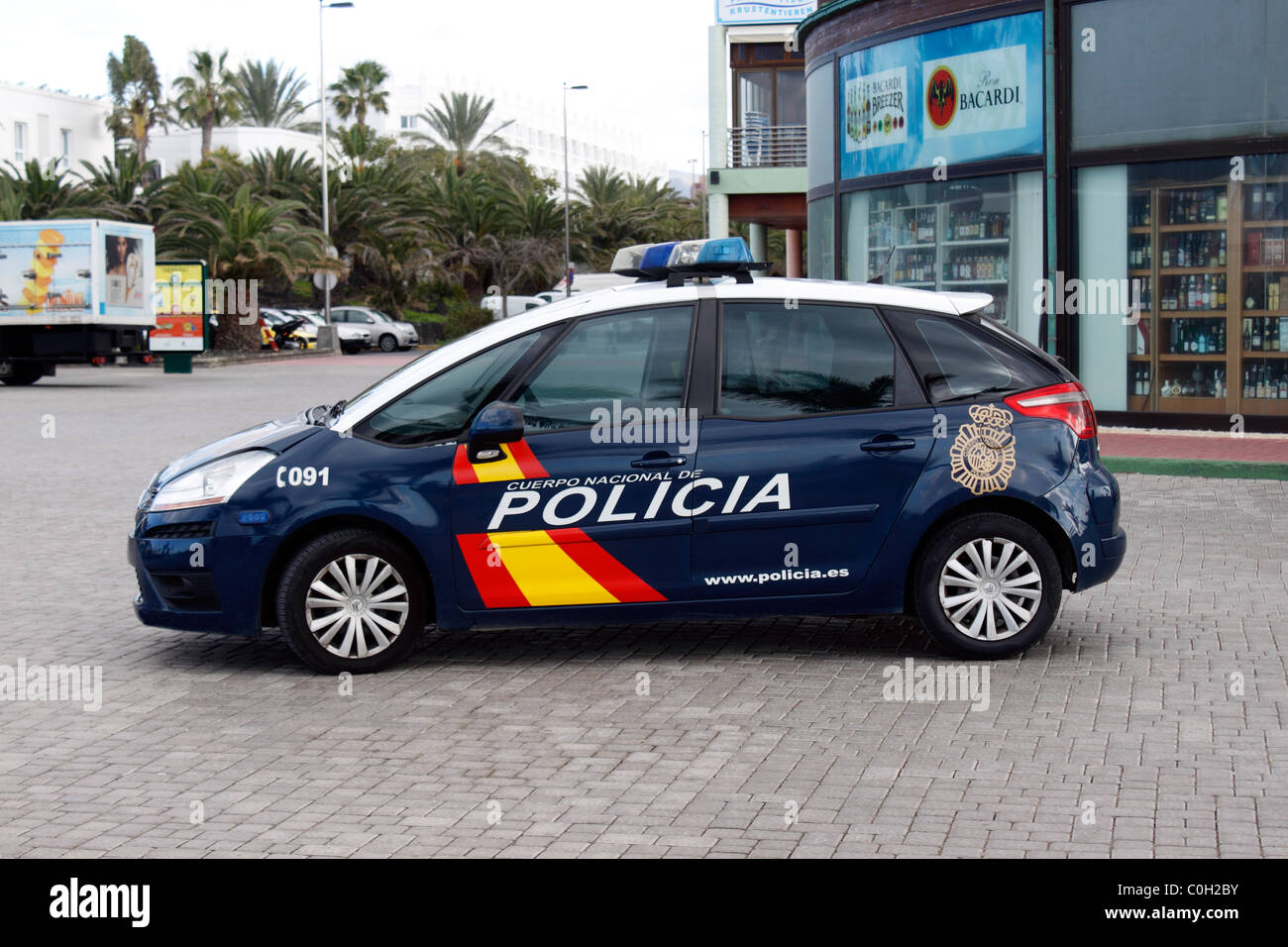 DIE SPANISCHE POLIZEI FAHRZEUG IN MASPALOMAS AUF DER KANARISCHEN INSEL GRAN CANARIA. Stockfoto