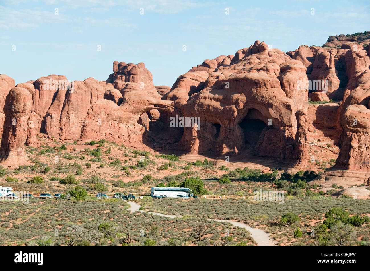 Doppelbogen, Bucht von Höhlen, unaufhörlichen, erosive Kräfte des Windes, Scheuern, Sand, Regen, Wetter, Arches-Nationalpark, Utah, USA Stockfoto